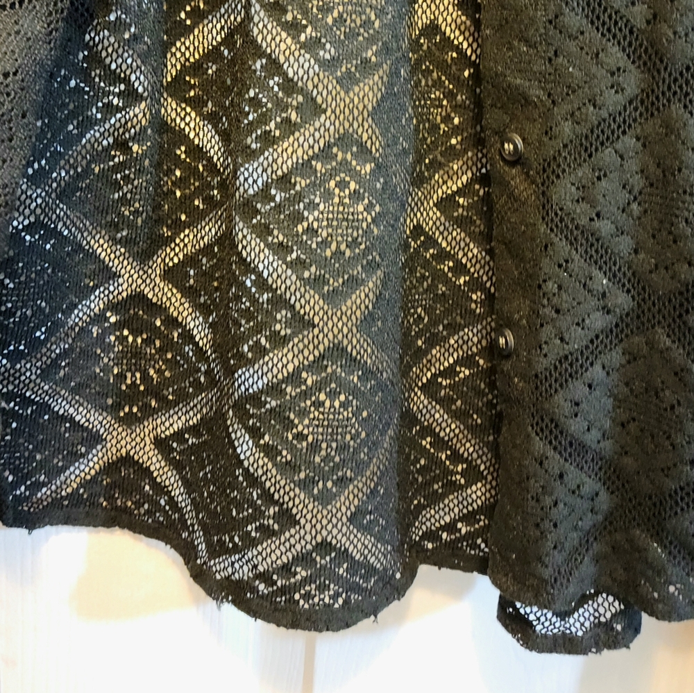 Lightweight linen button up with lace like pattern - Picture 3 of 6